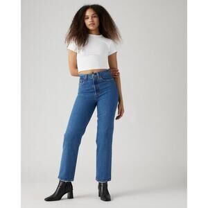 Women’s Levi’s rib cage straight jeans